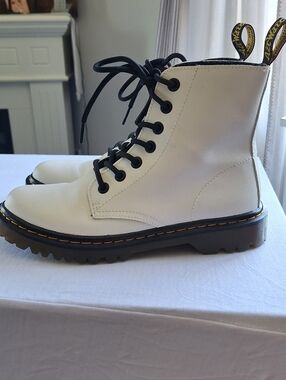Dr. Martens Luana White Leather Combat Boots Lace-Up Size 8 New